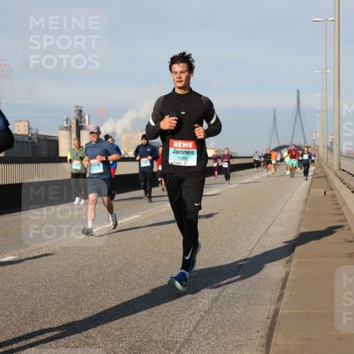 03.10.2025 - Köhlbrandbrückenlauf Lena Gebhardt http://msf.ph/oto/9132931 03.10.2025 09:50:49 Position 2 9946, 1250, 1089 meine-sportfotos.de