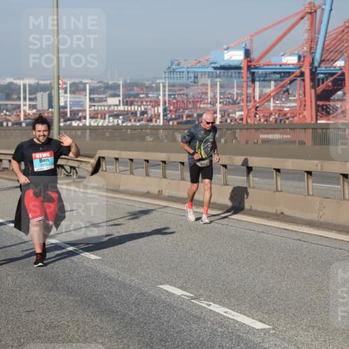 03.10.2025 - Köhlbrandbrückenlauf Yannick Fuchs http://msf.ph/oto/9132934 03.10.2025 09:05:21 Position 2 2178, 2179 meine-sportfotos.de