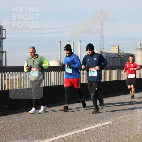 03.10.2025 - Köhlbrandbrückenlauf Lena Gebhardt http://msf.ph/oto/9132977 03.10.2025 09:50:52 Position 2 3121, 3120, 3119 meine-sportfotos.de