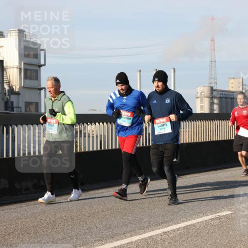 03.10.2025 - Köhlbrandbrückenlauf Lena Gebhardt http://msf.ph/oto/9132984 03.10.2025 09:50:53 Position 2 3120, 3121, 3119 meine-sportfotos.de