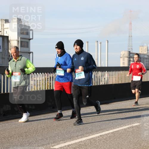 03.10.2025 - Köhlbrandbrückenlauf Lena Gebhardt http://msf.ph/oto/9132988 03.10.2025 09:50:53 Position 2 3120, 3121, 3119 meine-sportfotos.de