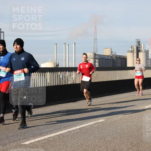 03.10.2025 - Köhlbrandbrückenlauf Lena Gebhardt http://msf.ph/oto/9132996 03.10.2025 09:50:53 Position 2 3121, 3119 meine-sportfotos.de