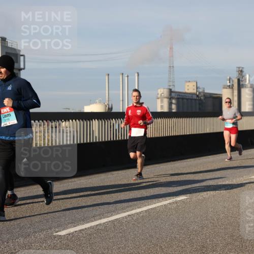 03.10.2025 - Köhlbrandbrückenlauf Lena Gebhardt http://msf.ph/oto/9133001 03.10.2025 09:50:54 Position 2 3121, 3119 meine-sportfotos.de