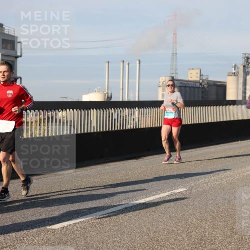 03.10.2025 - Köhlbrandbrückenlauf Lena Gebhardt http://msf.ph/oto/9133014 03.10.2025 09:50:55 Position 2  meine-sportfotos.de