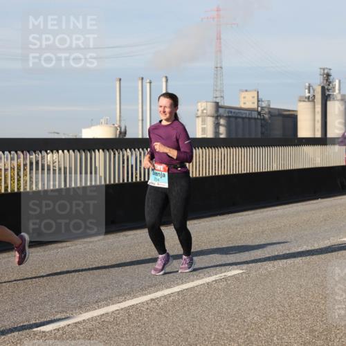 03.10.2025 - Köhlbrandbrückenlauf Lena Gebhardt http://msf.ph/oto/9133025 03.10.2025 09:50:56 Position 2  meine-sportfotos.de