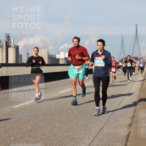 03.10.2025 - Köhlbrandbrückenlauf Lena Gebhardt http://msf.ph/oto/9133030 03.10.2025 09:50:57 Position 2 3177, 3838 meine-sportfotos.de