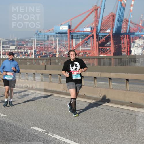 03.10.2025 - Köhlbrandbrückenlauf Yannick Fuchs http://msf.ph/oto/9133036 03.10.2025 09:05:32 Position 2 3370 meine-sportfotos.de
