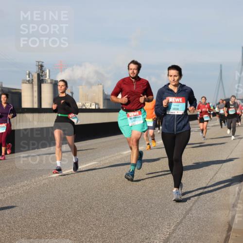 03.10.2025 - Köhlbrandbrückenlauf Lena Gebhardt http://msf.ph/oto/9133037 03.10.2025 09:50:58 Position 2 3838 meine-sportfotos.de