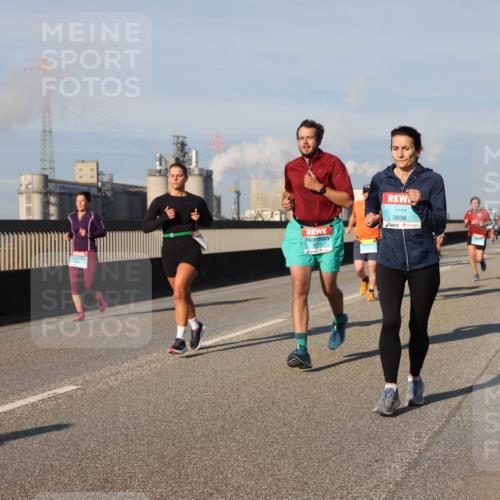 03.10.2025 - Köhlbrandbrückenlauf Lena Gebhardt http://msf.ph/oto/9133043 03.10.2025 09:50:58 Position 2 3177, 3838 meine-sportfotos.de