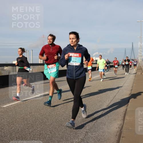 03.10.2025 - Köhlbrandbrückenlauf Lena Gebhardt http://msf.ph/oto/9133064 03.10.2025 09:50:59 Position 2 3177, 3838 meine-sportfotos.de