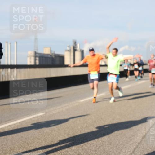 03.10.2025 - Köhlbrandbrückenlauf Lena Gebhardt http://msf.ph/oto/9133072 03.10.2025 09:51:00 Position 2  meine-sportfotos.de