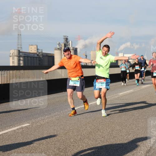 03.10.2025 - Köhlbrandbrückenlauf Lena Gebhardt http://msf.ph/oto/9133074 03.10.2025 09:51:00 Position 2 2983, 2981 meine-sportfotos.de