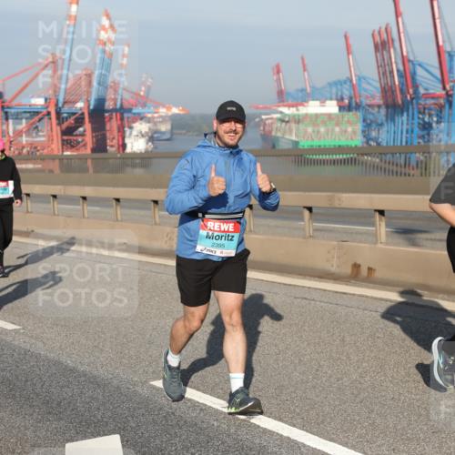 03.10.2025 - Köhlbrandbrückenlauf Yannick Fuchs http://msf.ph/oto/9133085 03.10.2025 09:05:36 Position 2 2395, 3370 meine-sportfotos.de