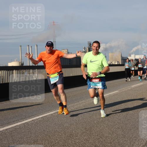 03.10.2025 - Köhlbrandbrückenlauf Lena Gebhardt http://msf.ph/oto/9133097 03.10.2025 09:51:01 Position 2 2983, 2981 meine-sportfotos.de