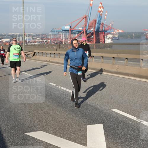 03.10.2025 - Köhlbrandbrückenlauf Yannick Fuchs http://msf.ph/oto/9133102 03.10.2025 09:05:37 Position 2  meine-sportfotos.de