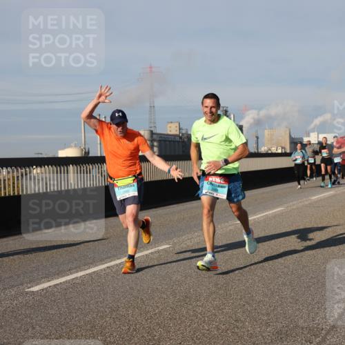 03.10.2025 - Köhlbrandbrückenlauf Lena Gebhardt http://msf.ph/oto/9133106 03.10.2025 09:51:01 Position 2 2983, 2981 meine-sportfotos.de