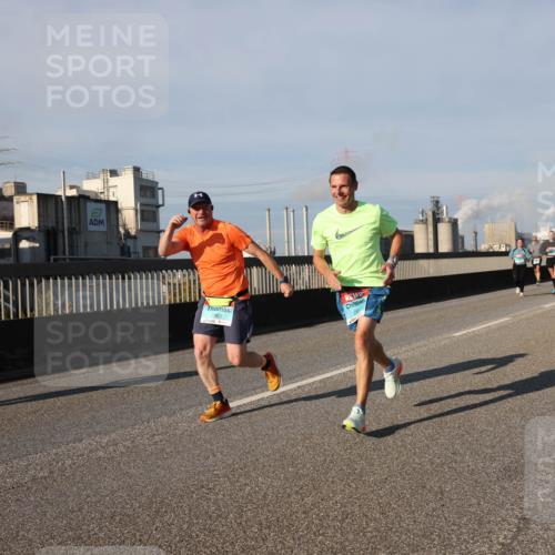 03.10.2025 - Köhlbrandbrückenlauf Lena Gebhardt http://msf.ph/oto/9133129 03.10.2025 09:51:01 Position 2 983 meine-sportfotos.de