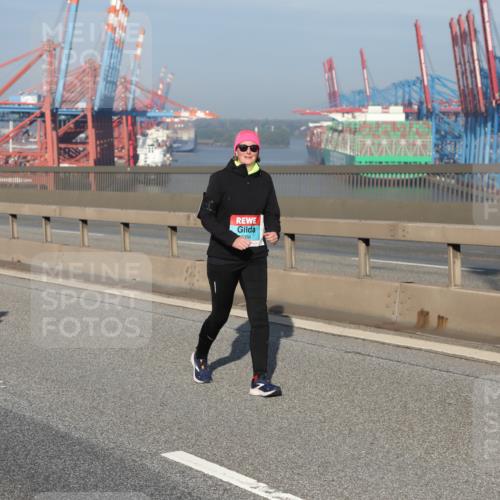 03.10.2025 - Köhlbrandbrückenlauf Yannick Fuchs http://msf.ph/oto/9133136 03.10.2025 09:05:40 Position 2 394 meine-sportfotos.de