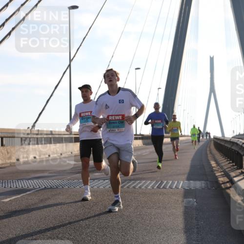 03.10.2025 - Köhlbrandbrückenlauf Yannick Fuchs http://msf.ph/oto/9133153 03.10.2025 08:20:02 Position 1 2176, 3154 meine-sportfotos.de