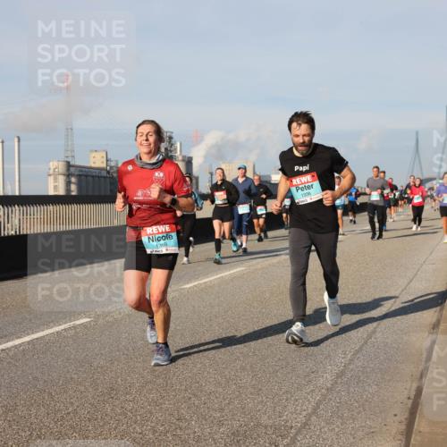 03.10.2025 - Köhlbrandbrückenlauf Lena Gebhardt http://msf.ph/oto/9133169 03.10.2025 09:51:03 Position 2 1363, 1336 meine-sportfotos.de