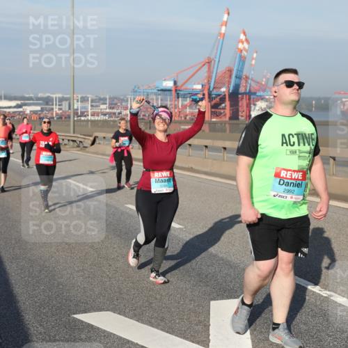 03.10.2025 - Köhlbrandbrückenlauf Yannick Fuchs http://msf.ph/oto/9133182 03.10.2025 09:05:43 Position 2 3284, 2992 meine-sportfotos.de