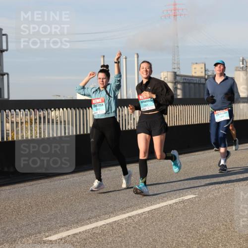 03.10.2025 - Köhlbrandbrückenlauf Lena Gebhardt http://msf.ph/oto/9133204 03.10.2025 09:51:05 Position 2 3362, 3361, 4 meine-sportfotos.de