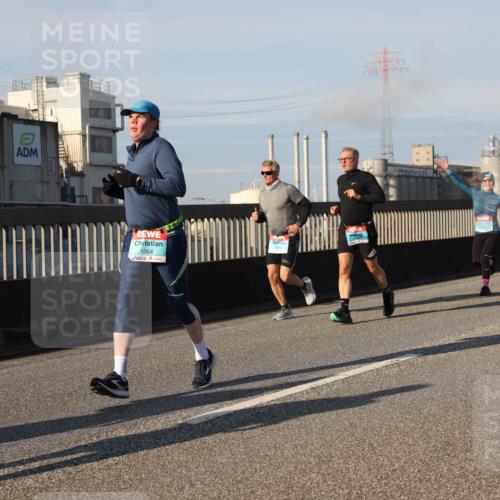 03.10.2025 - Köhlbrandbrückenlauf Lena Gebhardt http://msf.ph/oto/9133234 03.10.2025 09:51:07 Position 2 1364 meine-sportfotos.de