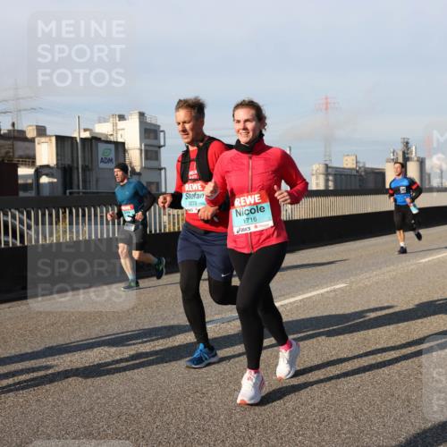 03.10.2025 - Köhlbrandbrückenlauf Lena Gebhardt http://msf.ph/oto/9133293 03.10.2025 09:51:11 Position 2 3272, 1716 meine-sportfotos.de
