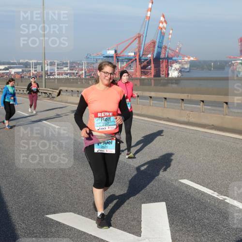 03.10.2025 - Köhlbrandbrückenlauf Yannick Fuchs http://msf.ph/oto/9133297 03.10.2025 09:05:50 Position 2 2620 meine-sportfotos.de