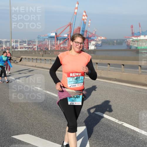 03.10.2025 - Köhlbrandbrückenlauf Yannick Fuchs http://msf.ph/oto/9133307 03.10.2025 09:05:50 Position 2 2347, 2620 meine-sportfotos.de