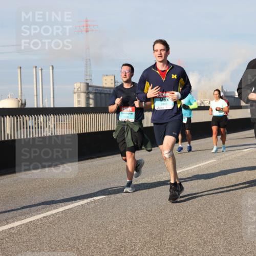 03.10.2025 - Köhlbrandbrückenlauf Lena Gebhardt http://msf.ph/oto/9133313 03.10.2025 09:51:13 Position 2 190, 1849, 1506, 1238 meine-sportfotos.de