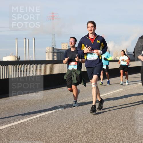 03.10.2025 - Köhlbrandbrückenlauf Lena Gebhardt http://msf.ph/oto/9133315 03.10.2025 09:51:13 Position 2 1849, 1238 meine-sportfotos.de