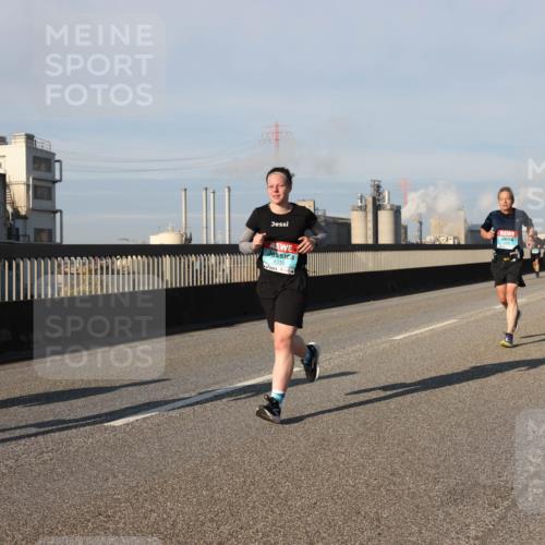 03.10.2025 - Köhlbrandbrückenlauf Lena Gebhardt http://msf.ph/oto/9133406 03.10.2025 09:51:19 Position 2 1335 meine-sportfotos.de