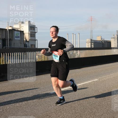 03.10.2025 - Köhlbrandbrückenlauf Lena Gebhardt http://msf.ph/oto/9133419 03.10.2025 09:51:20 Position 2 1335, 1739 meine-sportfotos.de