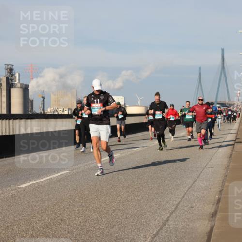 03.10.2025 - Köhlbrandbrückenlauf Lena Gebhardt http://msf.ph/oto/9133449 03.10.2025 09:51:22 Position 2  meine-sportfotos.de