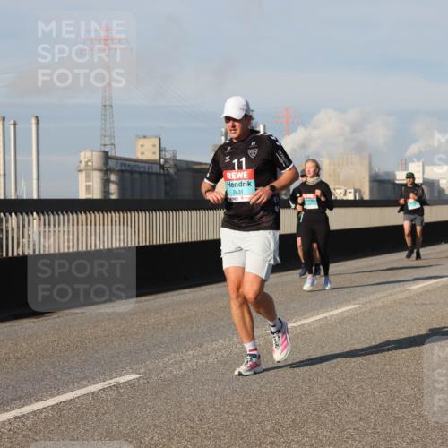 03.10.2025 - Köhlbrandbrückenlauf Lena Gebhardt http://msf.ph/oto/9133469 03.10.2025 09:51:24 Position 2 2431 meine-sportfotos.de