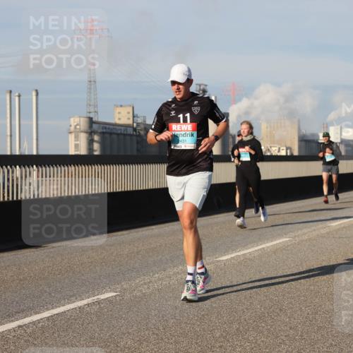 03.10.2025 - Köhlbrandbrückenlauf Lena Gebhardt http://msf.ph/oto/9133474 03.10.2025 09:51:24 Position 2 11, 2431 meine-sportfotos.de
