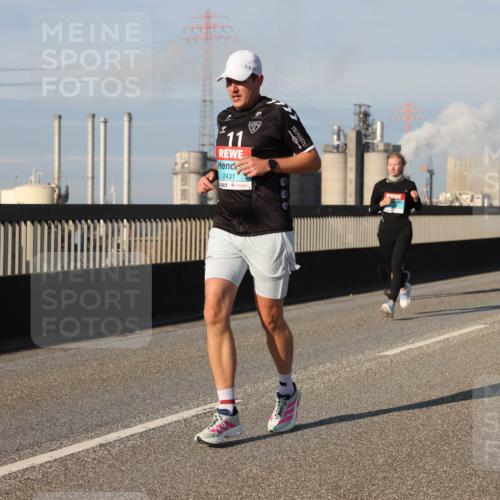 03.10.2025 - Köhlbrandbrückenlauf Lena Gebhardt http://msf.ph/oto/9133481 03.10.2025 09:51:24 Position 2 11, 2431 meine-sportfotos.de