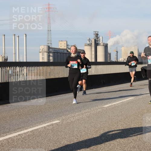 03.10.2025 - Köhlbrandbrückenlauf Lena Gebhardt http://msf.ph/oto/9133490 03.10.2025 09:51:25 Position 2 2193 meine-sportfotos.de