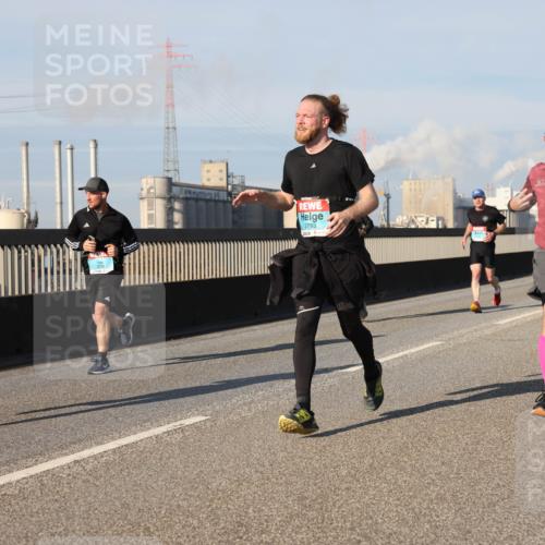 03.10.2025 - Köhlbrandbrückenlauf Lena Gebhardt http://msf.ph/oto/9133506 03.10.2025 09:51:26 Position 2 1407, 2793 meine-sportfotos.de