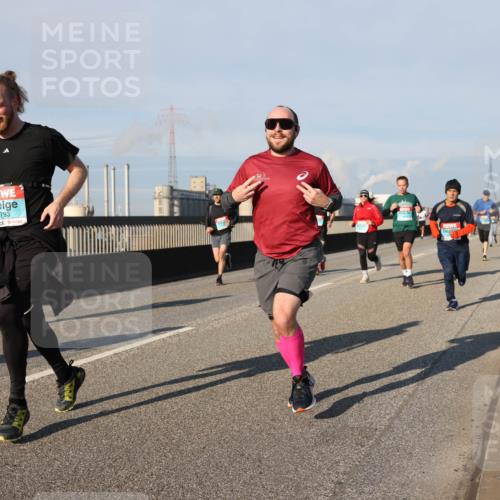 03.10.2025 - Köhlbrandbrückenlauf Lena Gebhardt http://msf.ph/oto/9133523 03.10.2025 09:51:27 Position 2 2793 meine-sportfotos.de