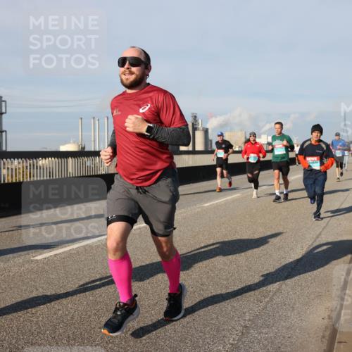 03.10.2025 - Köhlbrandbrückenlauf Lena Gebhardt http://msf.ph/oto/9133531 03.10.2025 09:51:28 Position 2  meine-sportfotos.de