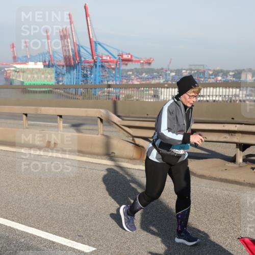 03.10.2025 - Köhlbrandbrückenlauf Yannick Fuchs http://msf.ph/oto/9133537 03.10.2025 09:06:19 Position 2 118 meine-sportfotos.de