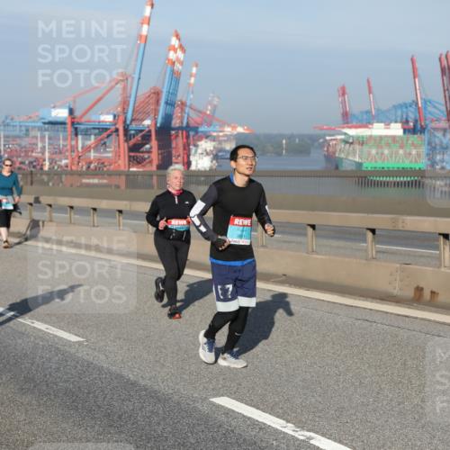 03.10.2025 - Köhlbrandbrückenlauf Yannick Fuchs http://msf.ph/oto/9133552 03.10.2025 09:06:20 Position 2 7 meine-sportfotos.de