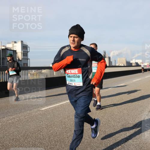 03.10.2025 - Köhlbrandbrückenlauf Lena Gebhardt http://msf.ph/oto/9133559 03.10.2025 09:51:30 Position 2 2805, 1699 meine-sportfotos.de
