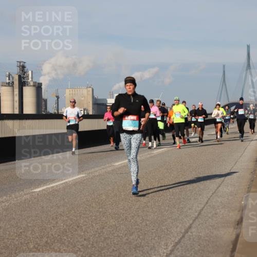 03.10.2025 - Köhlbrandbrückenlauf Lena Gebhardt http://msf.ph/oto/9133636 03.10.2025 09:51:34 Position 2  meine-sportfotos.de