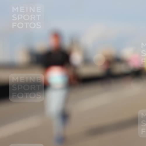 03.10.2025 - Köhlbrandbrückenlauf Lena Gebhardt http://msf.ph/oto/9133664 03.10.2025 09:51:36 Position 2  meine-sportfotos.de