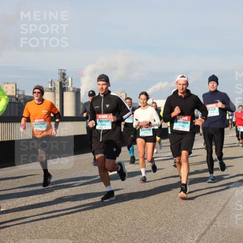 03.10.2025 - Köhlbrandbrückenlauf Lena Gebhardt http://msf.ph/oto/9133669 03.10.2025 09:51:40 Position 2 1409, 1430, 1886, 1764, 1257 meine-sportfotos.de