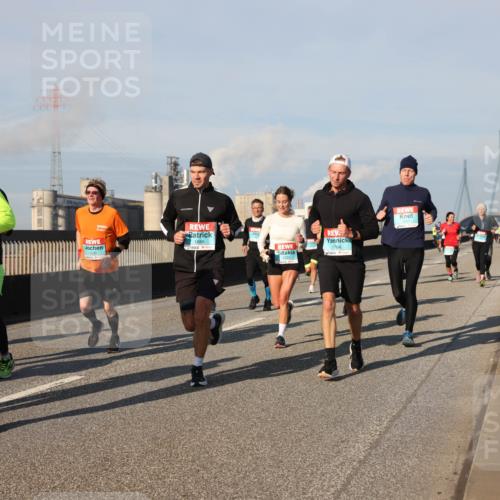03.10.2025 - Köhlbrandbrückenlauf Lena Gebhardt http://msf.ph/oto/9133674 03.10.2025 09:51:41 Position 2 147, 1409, 1764, 1430, 1886 meine-sportfotos.de