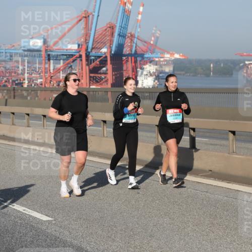 03.10.2025 - Köhlbrandbrückenlauf Yannick Fuchs http://msf.ph/oto/9133704 03.10.2025 09:06:31 Position 2 3103, 3098 meine-sportfotos.de
